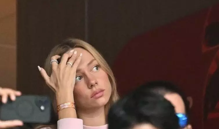 GALERIE FOTO | Mai urmărită decât meciul! Iubita lui Kylian Mbappe a atras toate privirile la Franța – Anglia