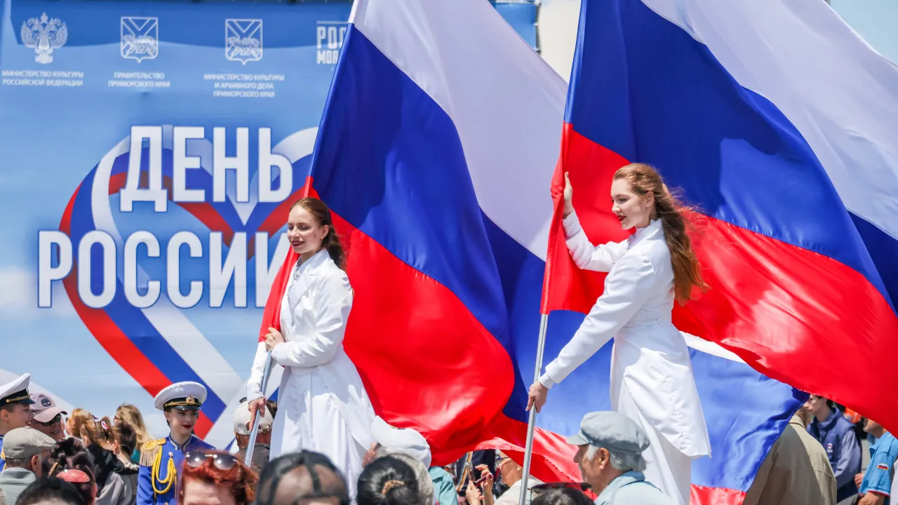A părăsit Rusia după ce a cerut neutralitate