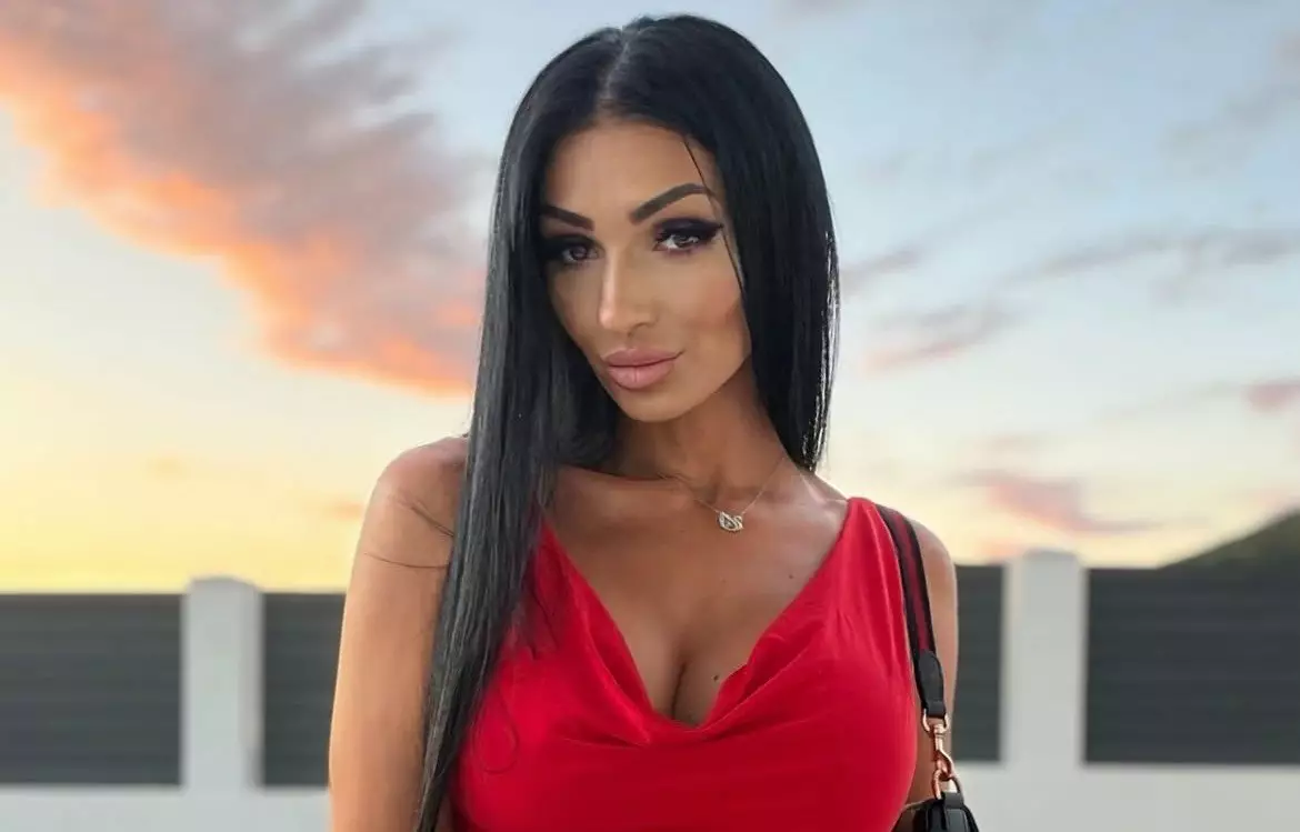 FOTO | Mihaela Evi, apariție spectaculoasă într-o rochie roșie: „Minunată, frumusețe uimitoare”