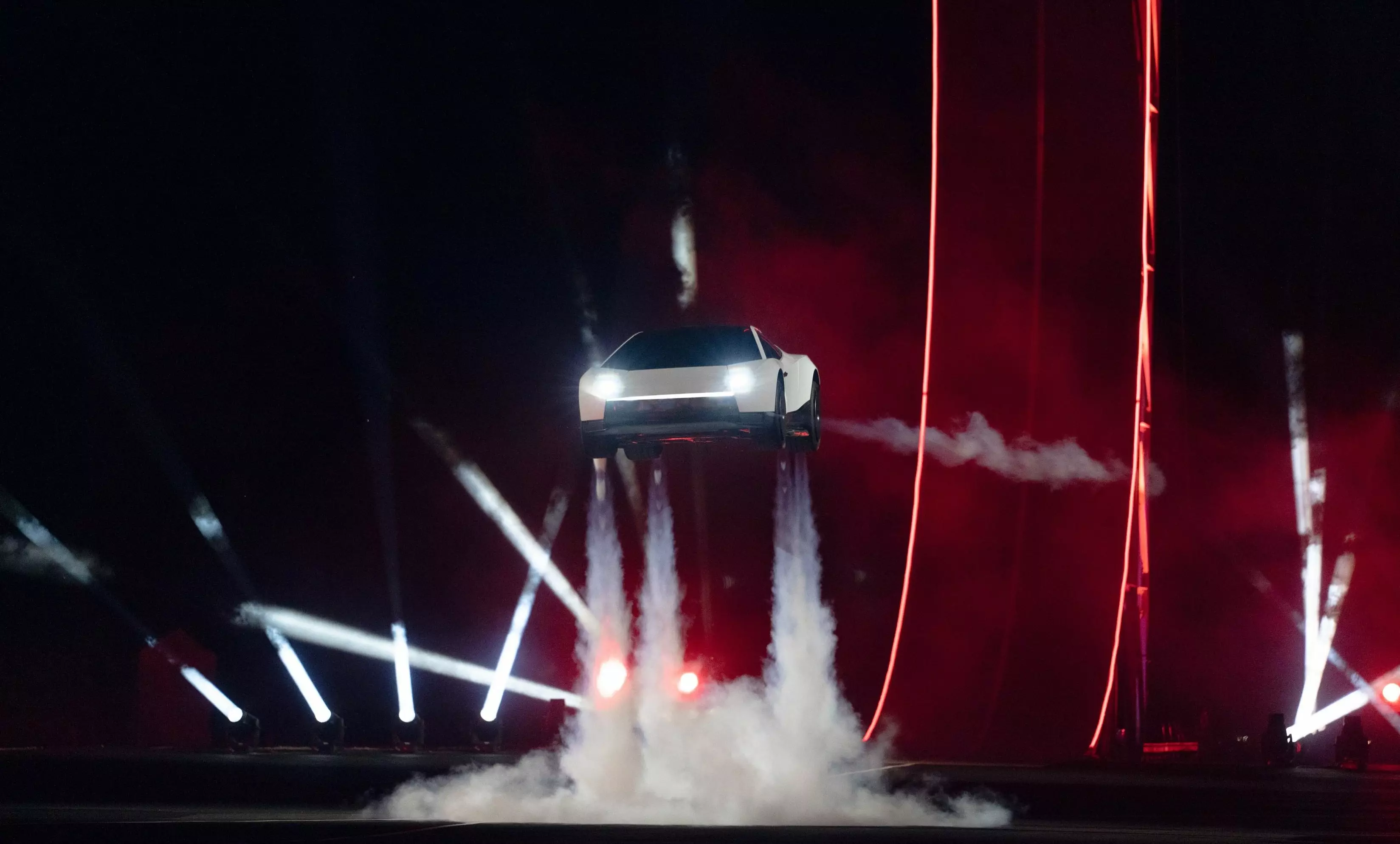 Tesla a depășit orice limită! Imaginile cu noua ”jucărie” a lui Elon Musk fac înconjurul internetului