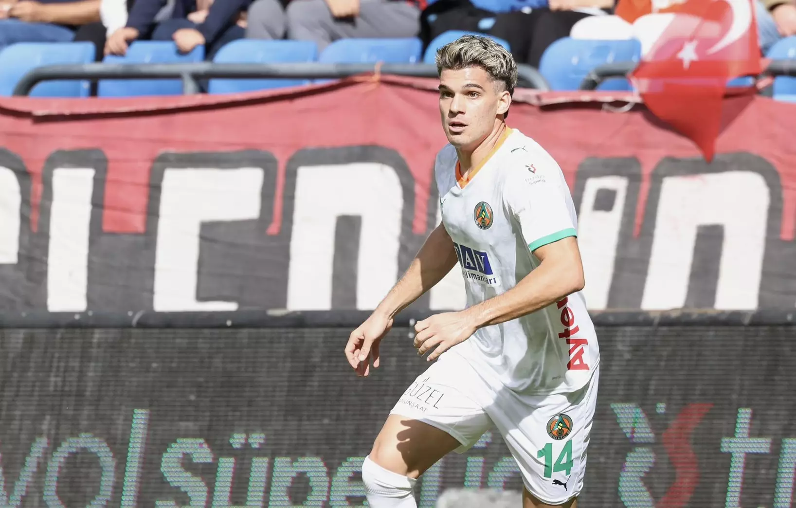 Reacția turcilor după ”bijuteria” reușită de Ianis Hagi! Comparația cu Gică Hagi și detaliul remarcat