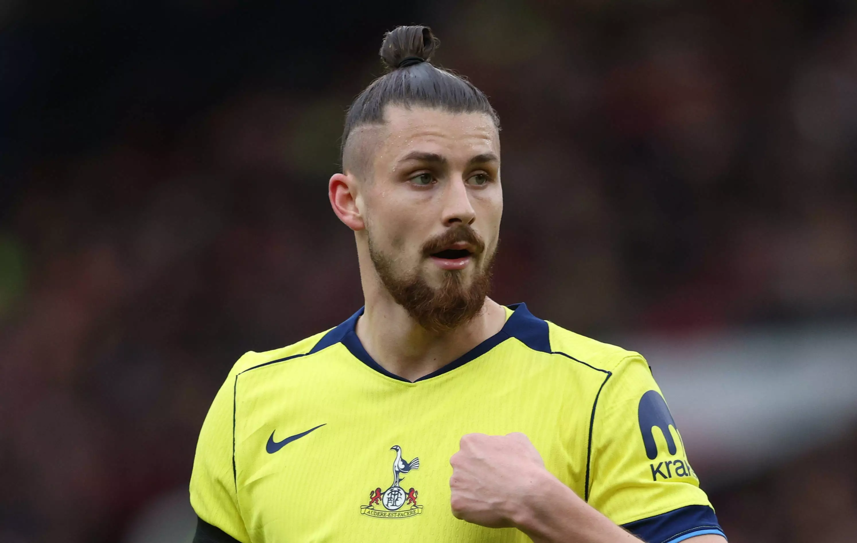 ”Cutremur” la Tottenham: ce se întâmplă la echipa lui Drăgușin