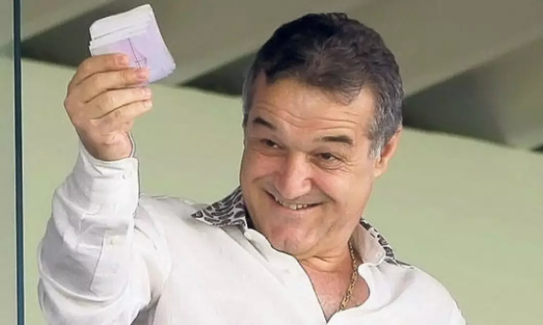 După eliminarea din Conference League, Gigi Becali a anunțat transferul în direct