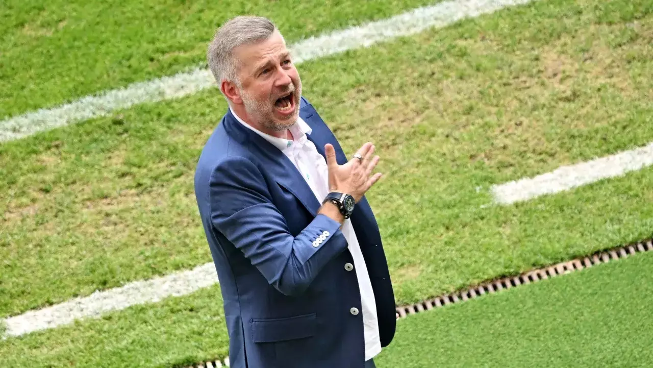 Iordănescu, șansă imensă: e dorit la colosul continental, unde actualul antrenor ia 7 milioane de dolari pe an!