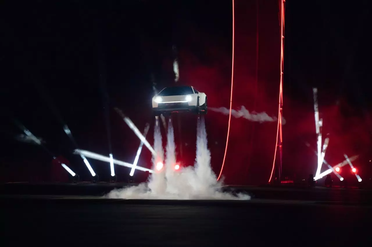 Tesla a depășit orice limită! Imaginile cu noua ”jucărie” a lui Elon Musk fac înconjurul internetului