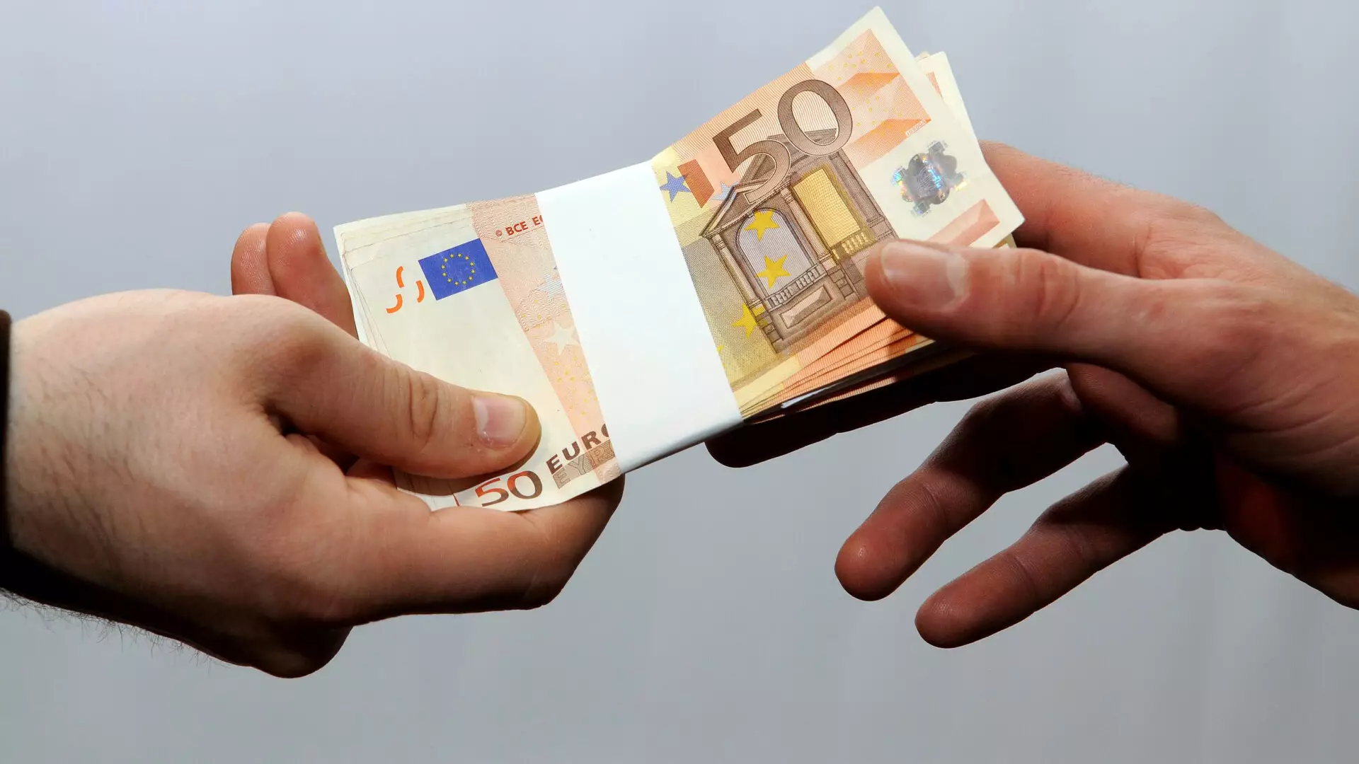 Un om de afaceri din Prahova, trimis &icirc;n judecată pentru camătă. A dat &icirc;mprumuturi ilegale de aproape 30 de milioane de euro