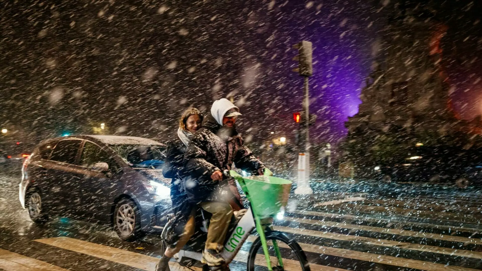 Parisul, sub ninsoare. Capitala Franței a fost curpinsă de o furtună de zăpadă | GALERIE FOTO