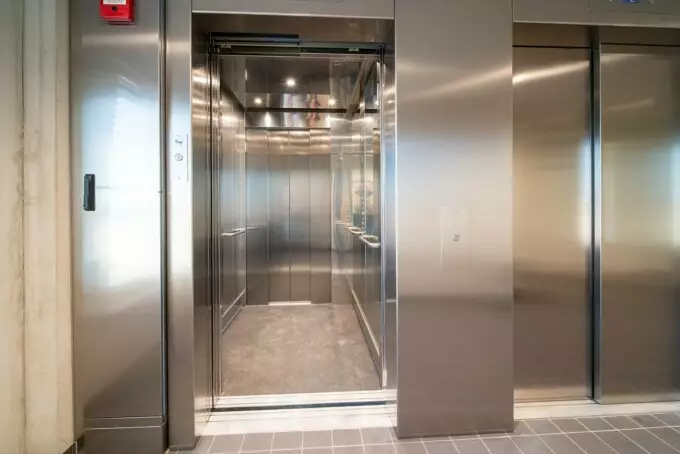 Lifturi exterioare pentru blocurile vechi de 4 etaje. Costurile ar putea ajunge la 60.000 de euro - Proiect