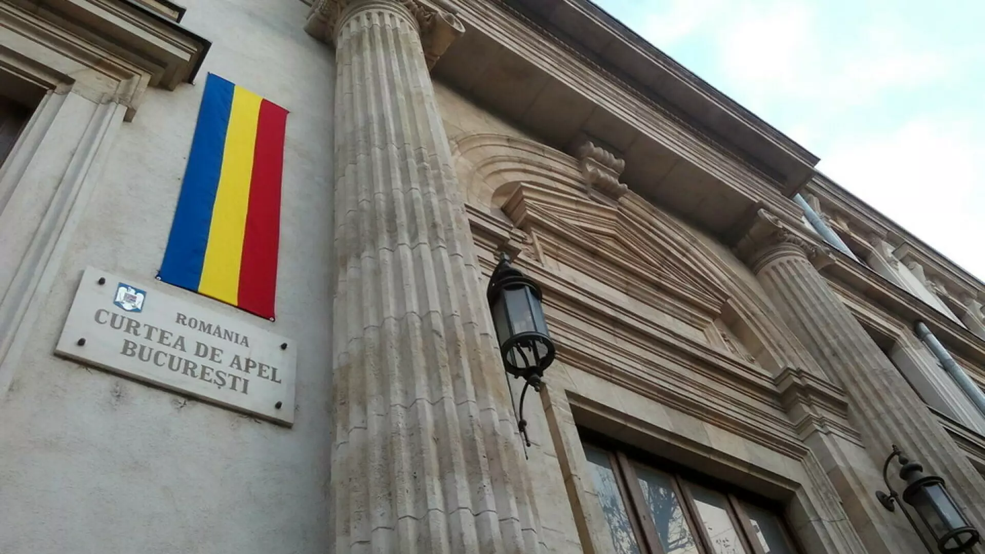 CAB amână judecarea cererii de suspendare a judecătorilor CCR Mihai Busuioc și Dacian Dragoș. Când e noul termen