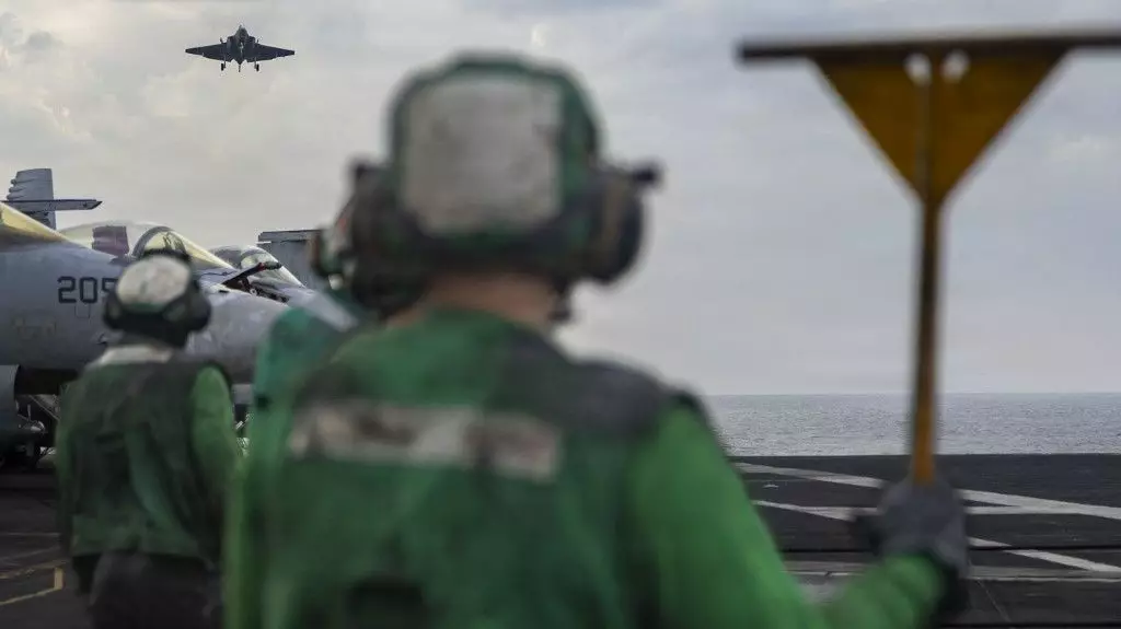 Țintă iraniană doborâtă de Armata SUA. O dronă Shahed s-a „apropiat agresiv” de portavionul USS Abraham Lincoln