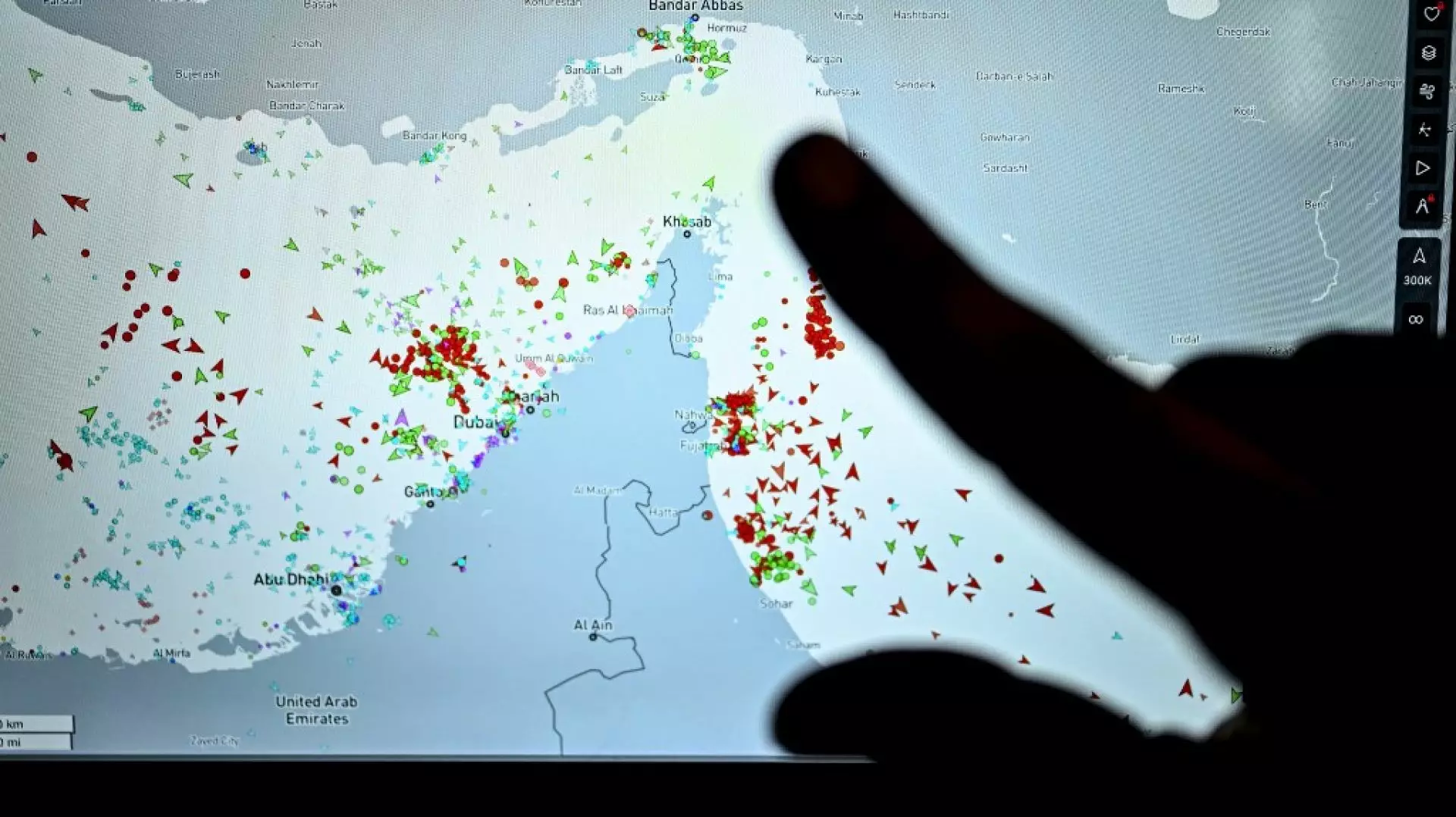 Ce se întâmplă în Strâmtoarea Ormuz la câteva ore după anunţarea încetării focului între SUA şi Iran