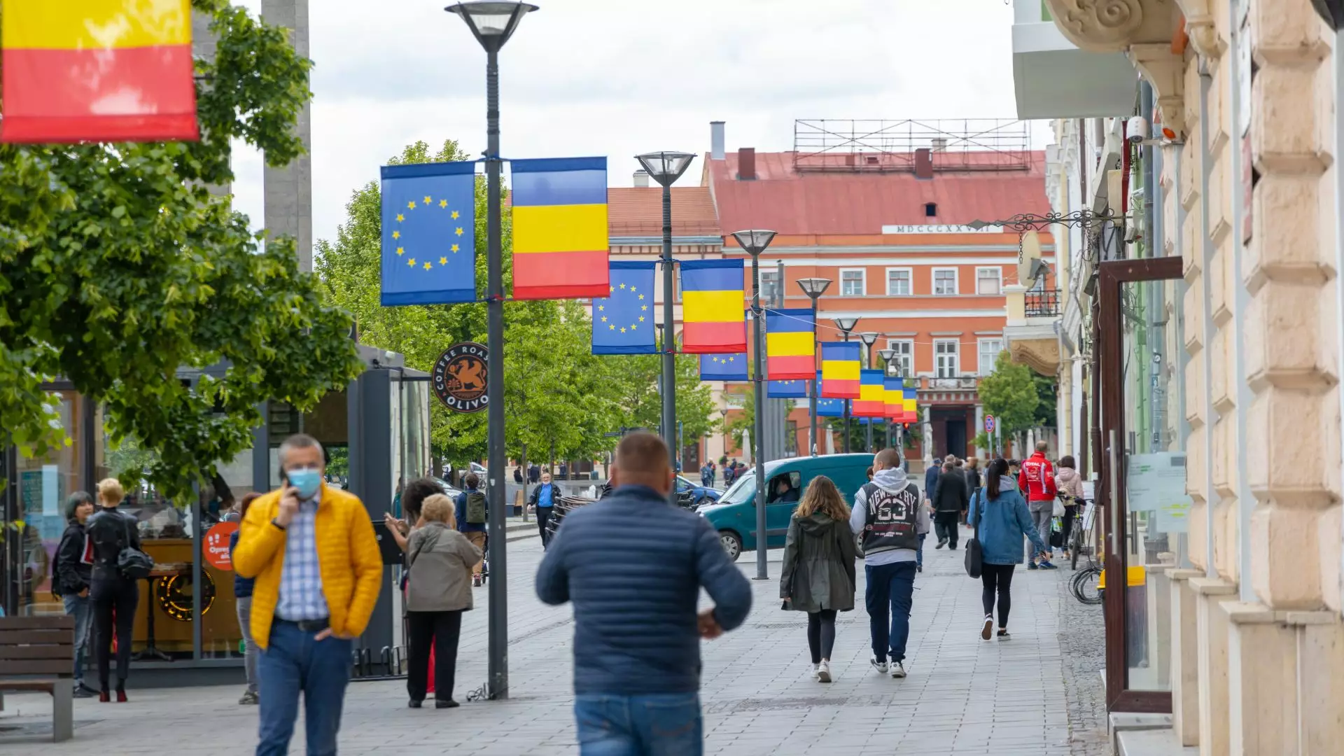 Exemple de salarii bugetare pe noua lege-cadru. Cât vor câștiga profesorii, magistrații și militarii