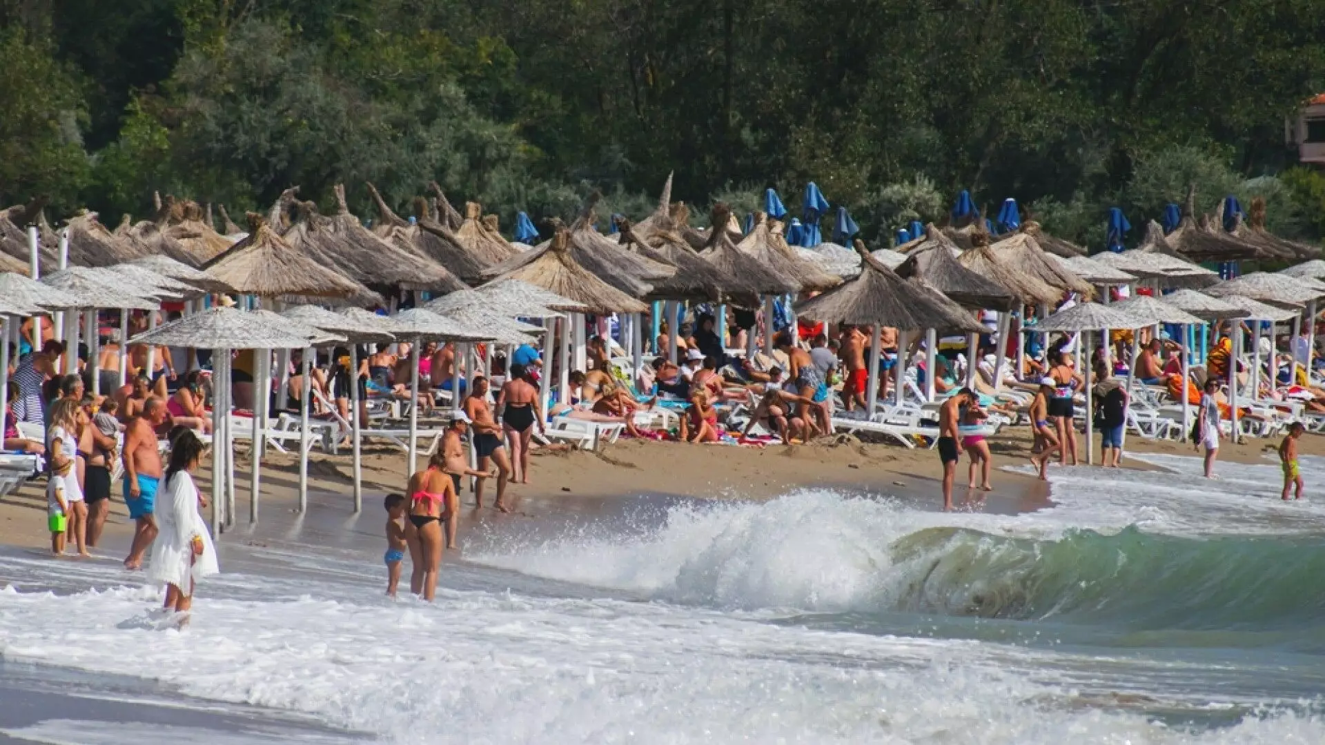 Avertisment pentru turiștii de la Marea Neagră. Bacteria care se află în apă și poate duce la infecții grave