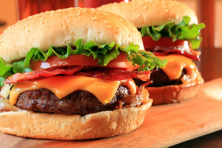
	Sfaturi de la cei mai mari consumatori. Cum sa faci hamburgeri in casa.
