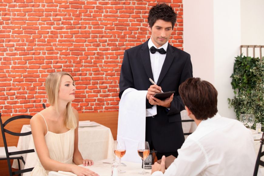 
	Bunele maniere la restaurant: cum sa te comporti cu chelnerul si ce gesturi sa nu faci

