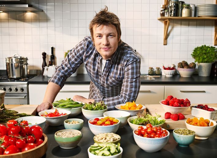
	Jamie Oliver va gati masa de Craciun pentru cea mai frumoasa familie de la Hollywood
