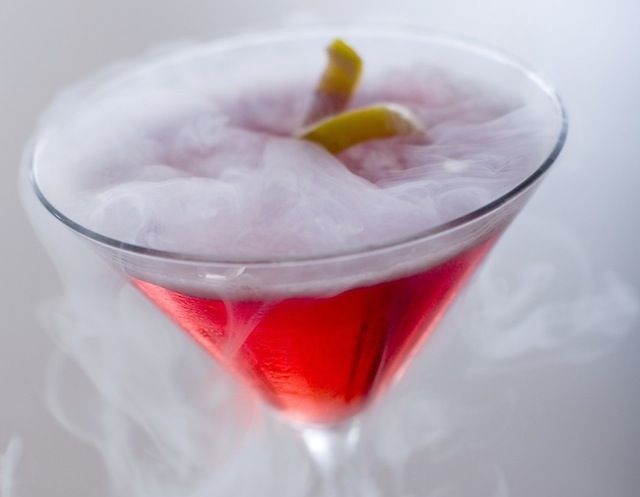 
	Cel mai periculos cocktail: o adolescenta din Marea Britanie a ramas fara stomac dupa ce l-a baut
