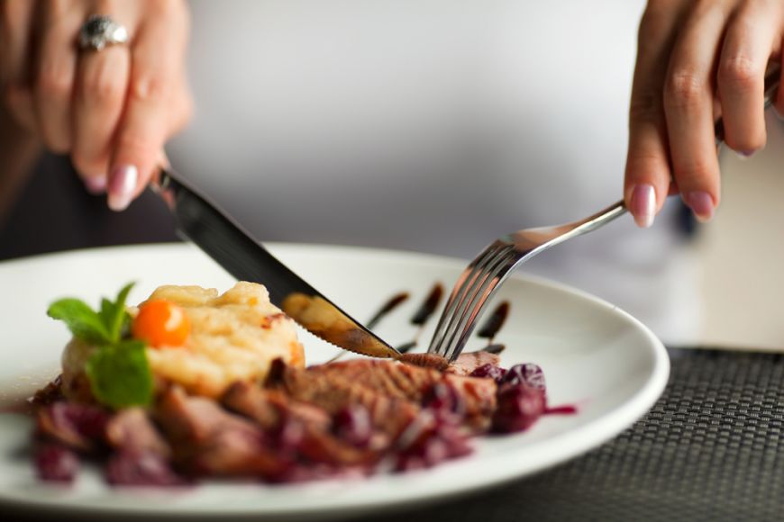 
	Bunele maniere la masa: cand poti sa mananci cu degetele si cand trebuie sa  folosesti tacamurile
