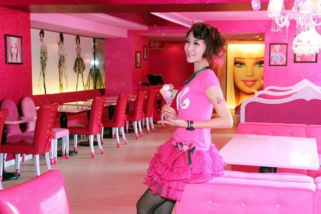 
	Viata in roz. Cum arata primul restaurant Barbie din lume FOTO
