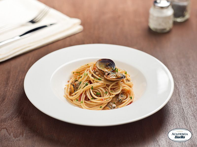 
	Reteta zilei: Chef Marcello Zaccaria te invata cum sa faci spaghete cu scoici
