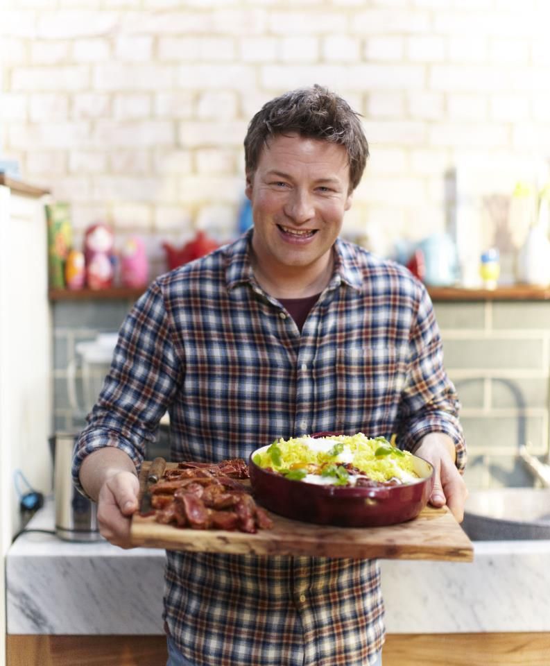 
	Jamie Oliver a implinit astazi 38 de ani. 10 lucruri pe care nu le stiai despre simpaticul bucatar
