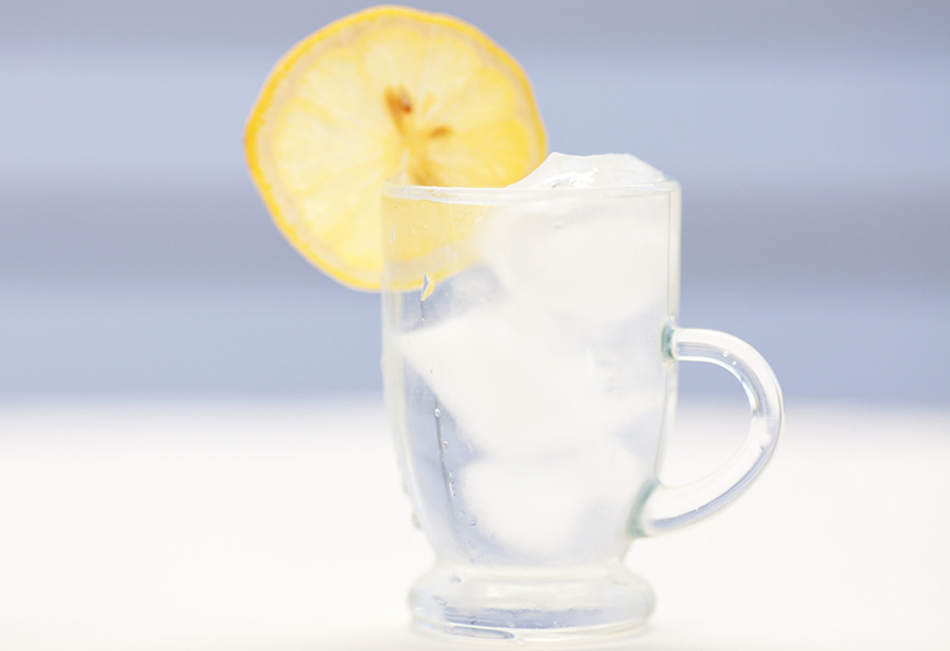 
	5 trucuri care te ajuta sa bei cei 2 litri de apa pe zi
