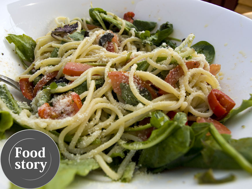 
	Testat de Foodstroy: Spaghete cu rosii, rucola si masline de la Jamie Oliver
