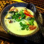 Supa Thai cu pui si lapte de cocos