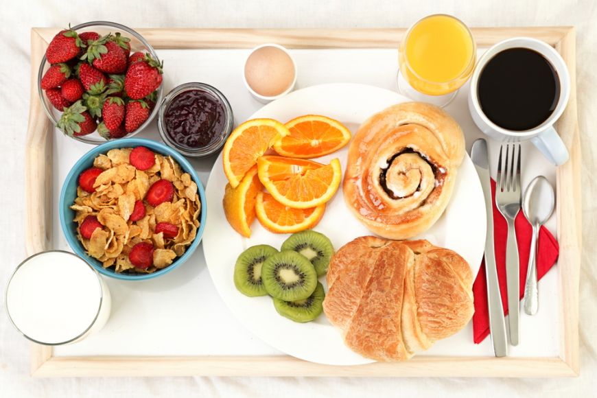 
	Diminetile pot fi satioase. 3 retete rapide pentru micul dejun
