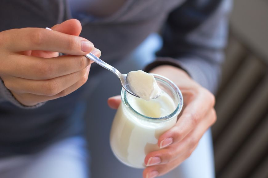 
	De ce sa consumi mai mult iaurt? Ingredientul care il face esential intr-o dieta

