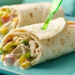 Salata de pui invelita in tortillas