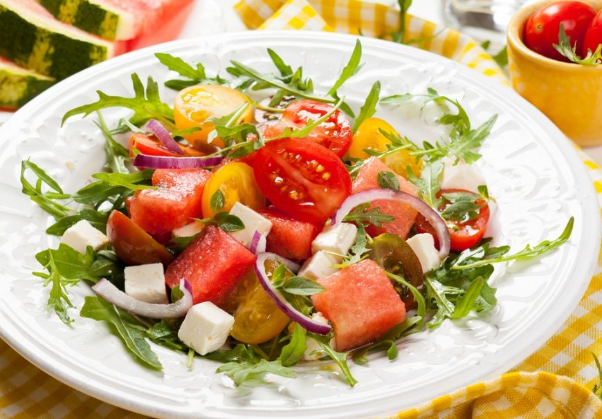 
	Cum poti sa folosesti pepenele in salate de vara: 5 retete racoritoare de incercat
