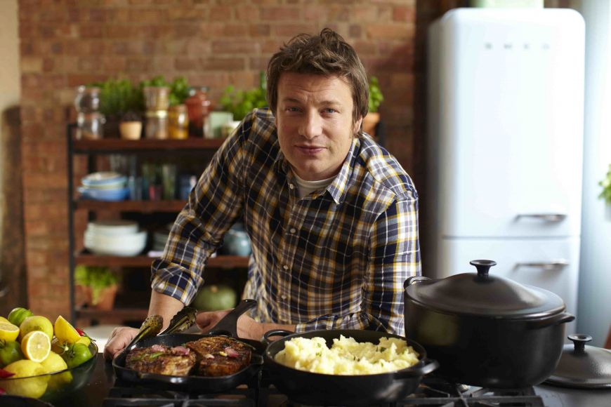 
	Jamie Oliver: "Zaharul poate distruge vieti si ar trebui taxat precum tutunul"
