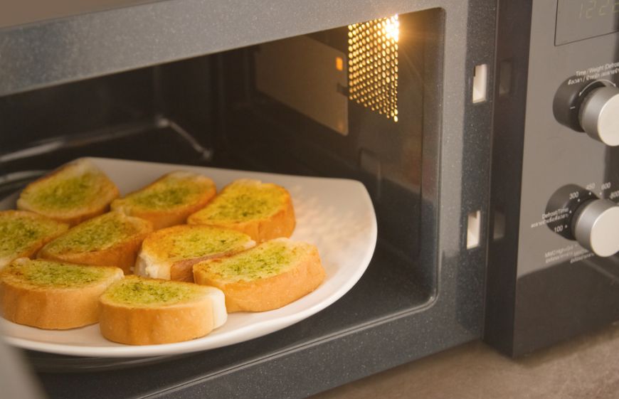 
	6 trucuri care te ajuta sa folosesti eficient cuptorul cu microunde
