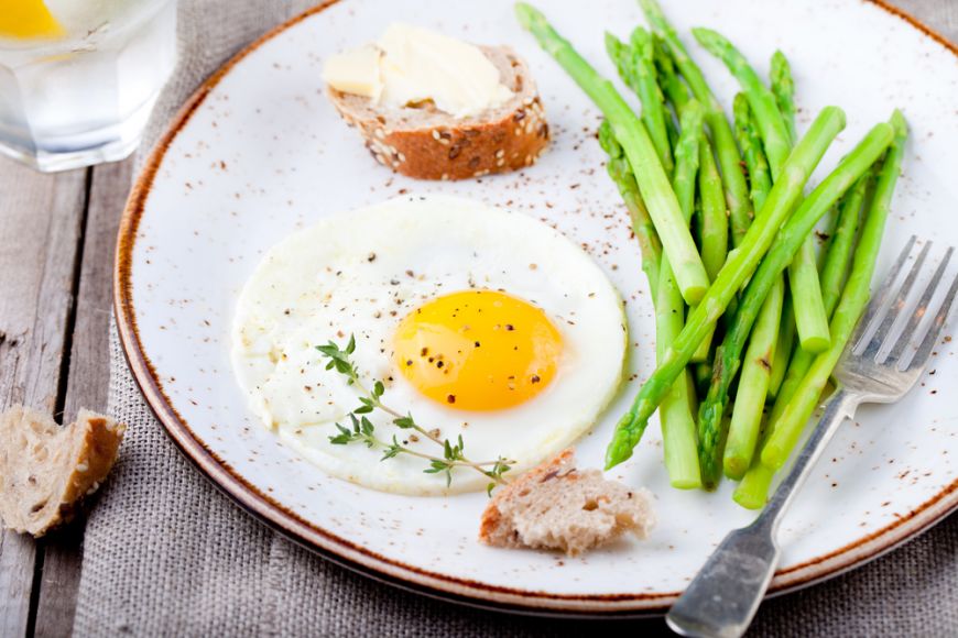 
	10 idei de mic dejun de weekend cu oua ochiuri
