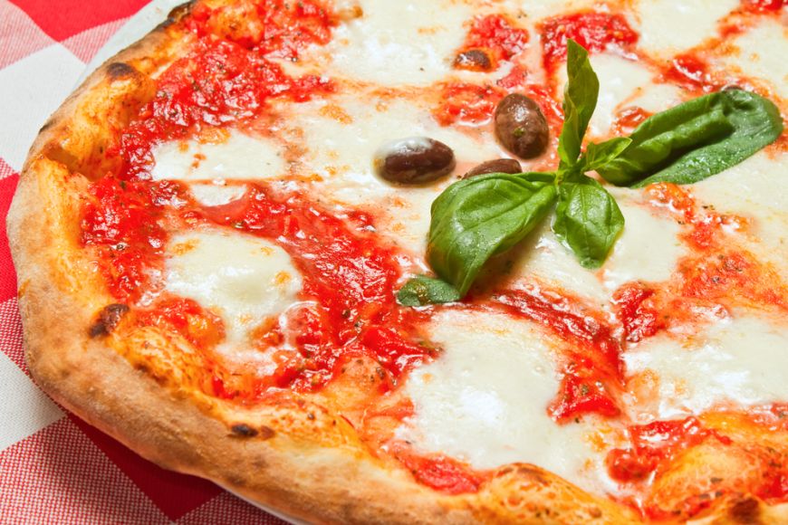 
	Cum faci acasă cea mai simplă și mai gustoasă pizza: pizza Margherita
