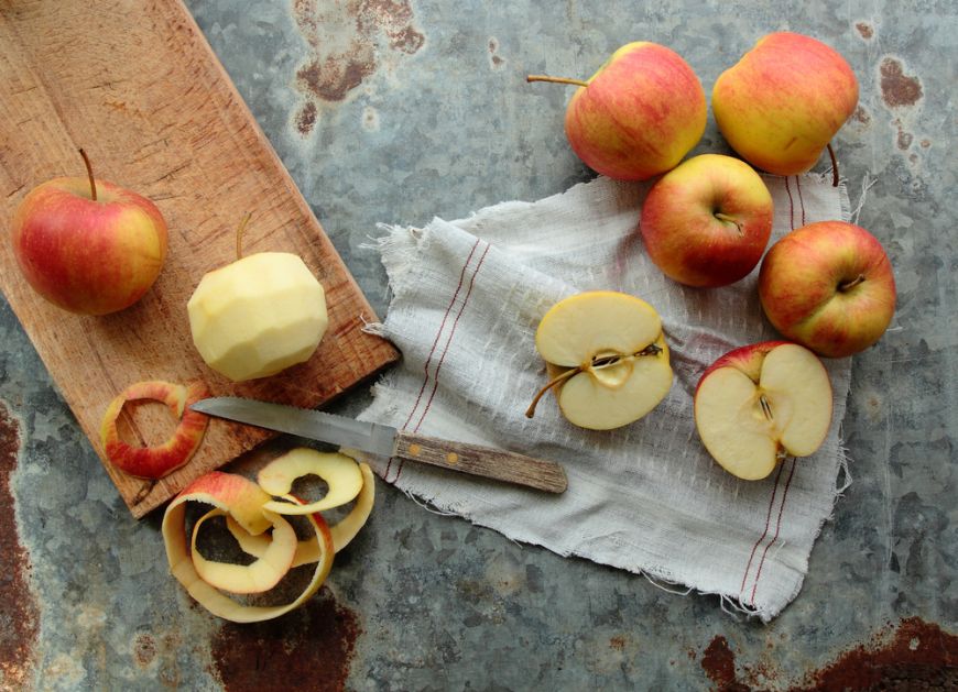 
	De ce nu e bine să mănânci sâmburii de mere, pere sau caise? Acestea conțin un ingredient toxic
