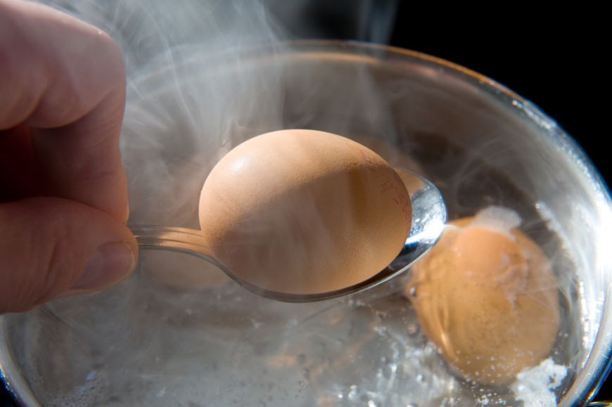 
	Cum sa fierbi un ou fara sa dai gres. Metoda recomandata de oamenii de stiinta
