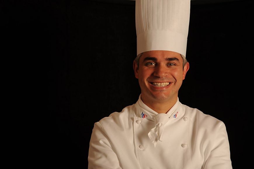 
	Benoit Violier, chef-ul celui mai bun restaurant din lume, a fost gasit mort in locuinta sa. Politia elvetiana a anuntat ca s-ar fi sinucis
