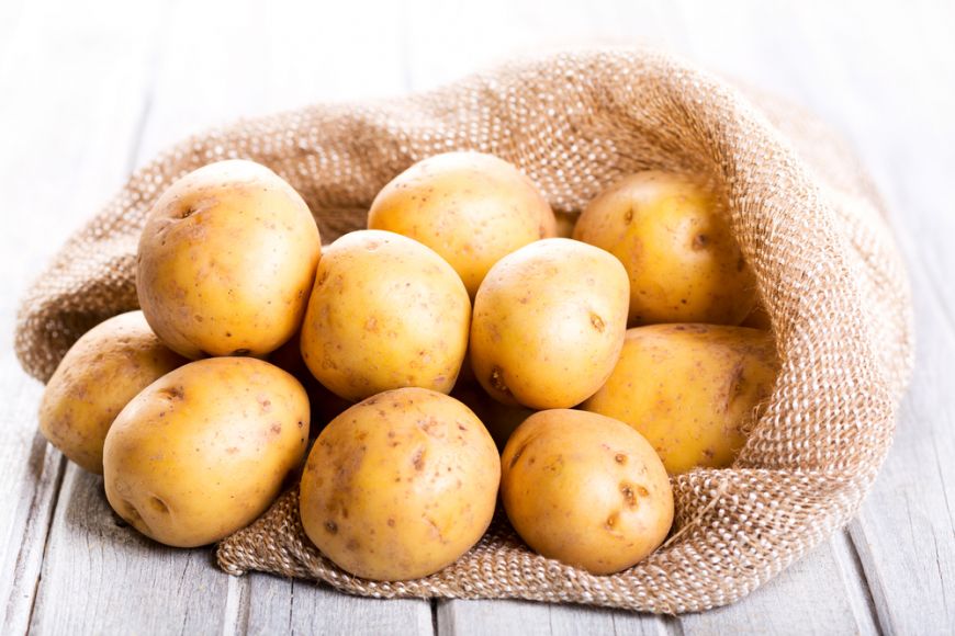 
	Cât de periculoși pot să devină cartofii ținuți în anumite condiții?
