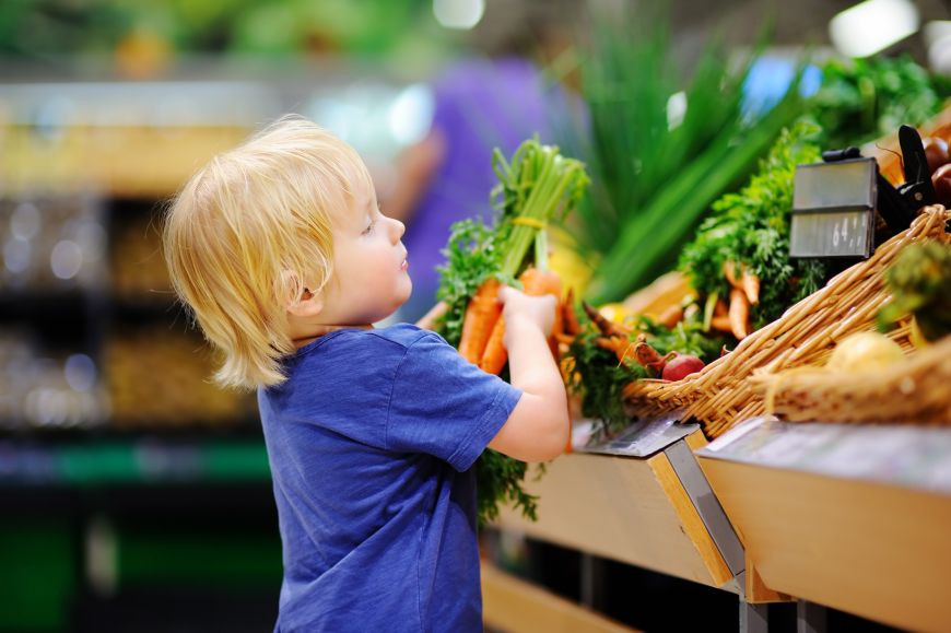 
	Cum îi asiguri unui copil dieta potrivită pentru a-l sprijini să mănânce sănătos?
