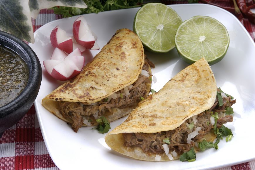 
	O rețetă din bucătăria unei mexicance adevărate: carnitas din carne de pui
