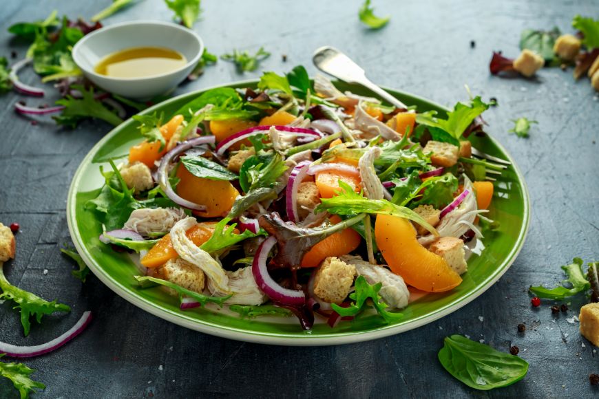 
	Îți dăm cinci sfaturi pentru a transforma salata într-un preparat mai gustos
