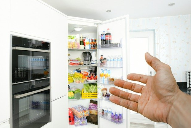 
	(P) Cum depozitezi corect alimentele in frigider pentru a rezista mai mult?
