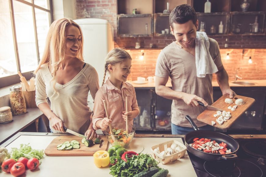 
	Gătitul și mâncatul împreună țin familia unită, arată un studiu realizat în România
