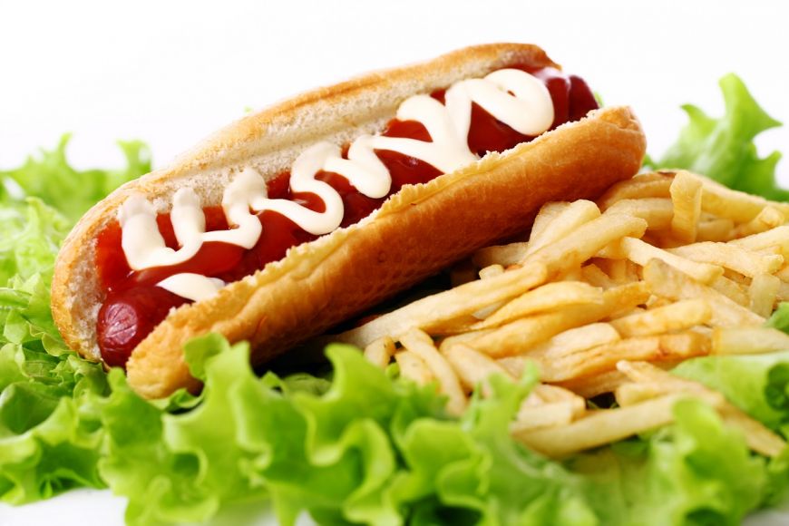 
	Un hot-dog îţi poate scurta viaţa cu 36 de minute. Ce au descoperit oamenii de ştiinţă 
