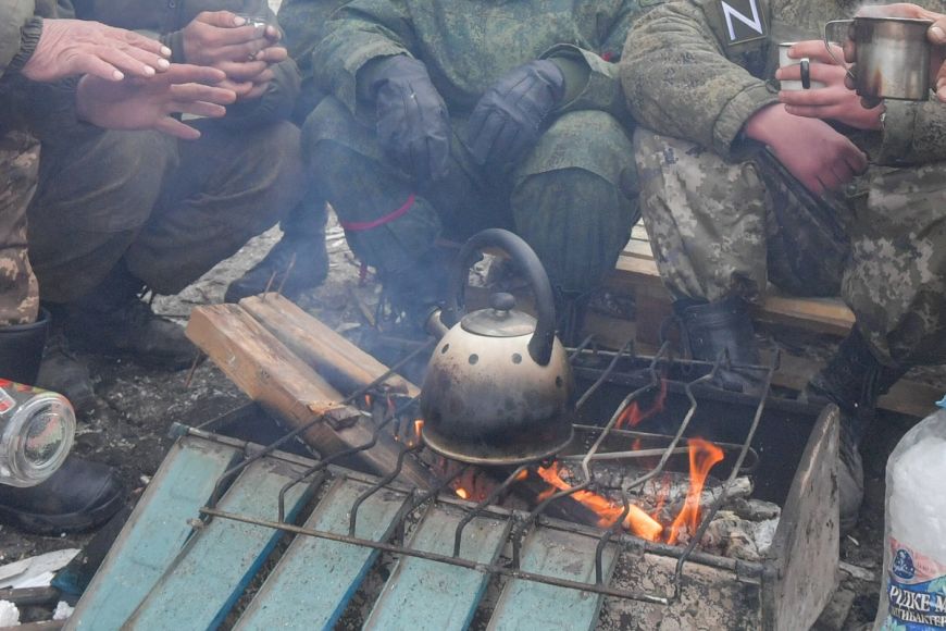 
	Ce provizii „surpriză” au soldații ruși din Ucraina. Asta mănâncă a doua cea mai puternică armată a lumii
