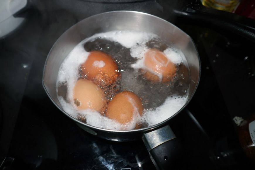 
	Trucuri esențiale pentru ouă de Paște perfecte. Cum fierbi ouă fără să se spargă

