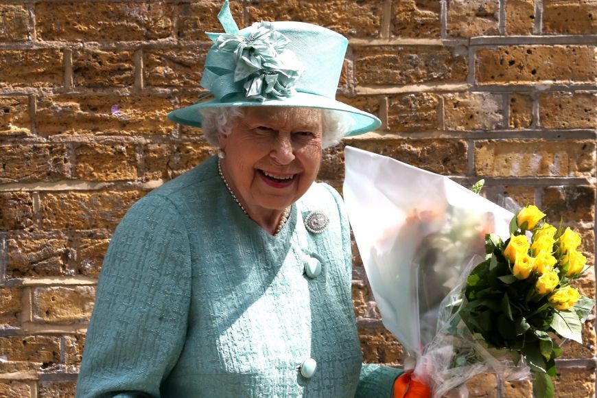 
	Ce tort special mănâncă regina Elisabeta a II-a de ziua sa de naștere. De ce se sărbătorește suverana de două ori 
