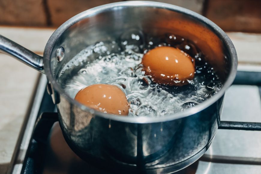 Ai fiert greșit până acum ouăle. 5 sfaturi pentru a le prepara corect 